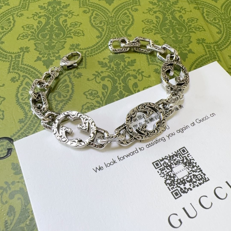 G*u*i bracelets